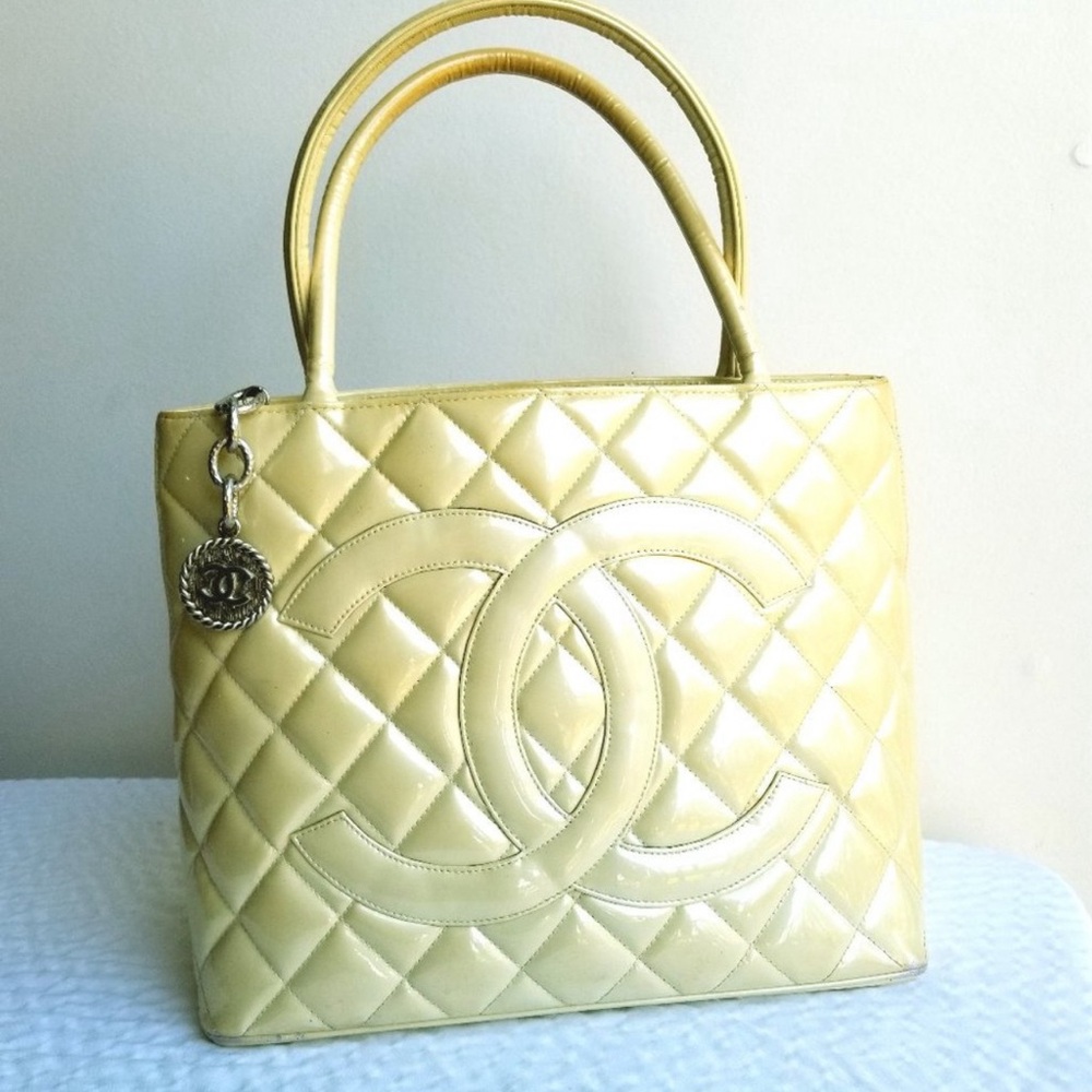 CHANEL Quilted Patent Leather CC Medallion Tote